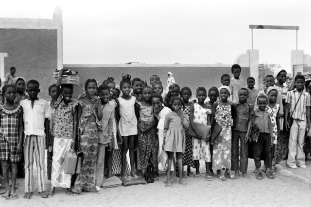 006 Fuori dalla scuola, Niger, 1978
