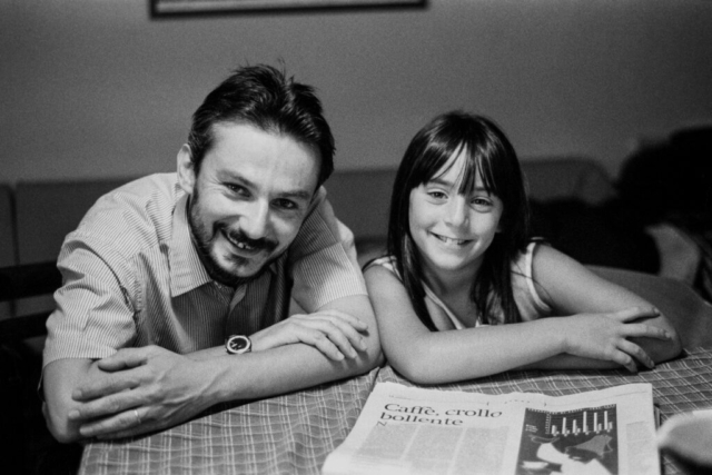 Personaggi Fermani - 2 – Lo scrittore Angelo Ferracuti con la figlia Lorenza, 2001