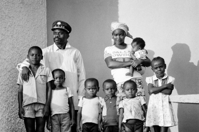 027 La famiglia del ferroviere, Gabon, 1978