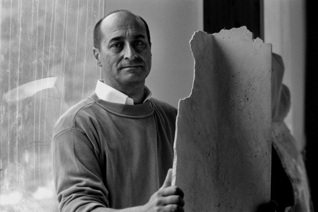 ARTISTI - 6 – Giuliano Giuliani con una sua opera, Colli del Tronto, 2008