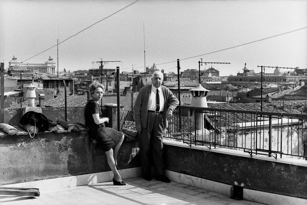 Giorgio De Chirico (1888-1978) Il pittore e la moglie Isabella Far sul suo terrazzo Roma, 1960