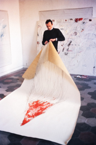 Cy Twombly (1928-2011) Artista al lavoro nel suo atelier a Campo de’ Fiori Roma, 1962